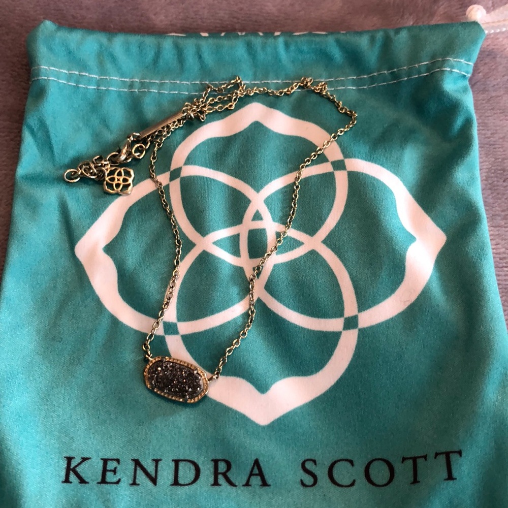 Kendra Scott necklace